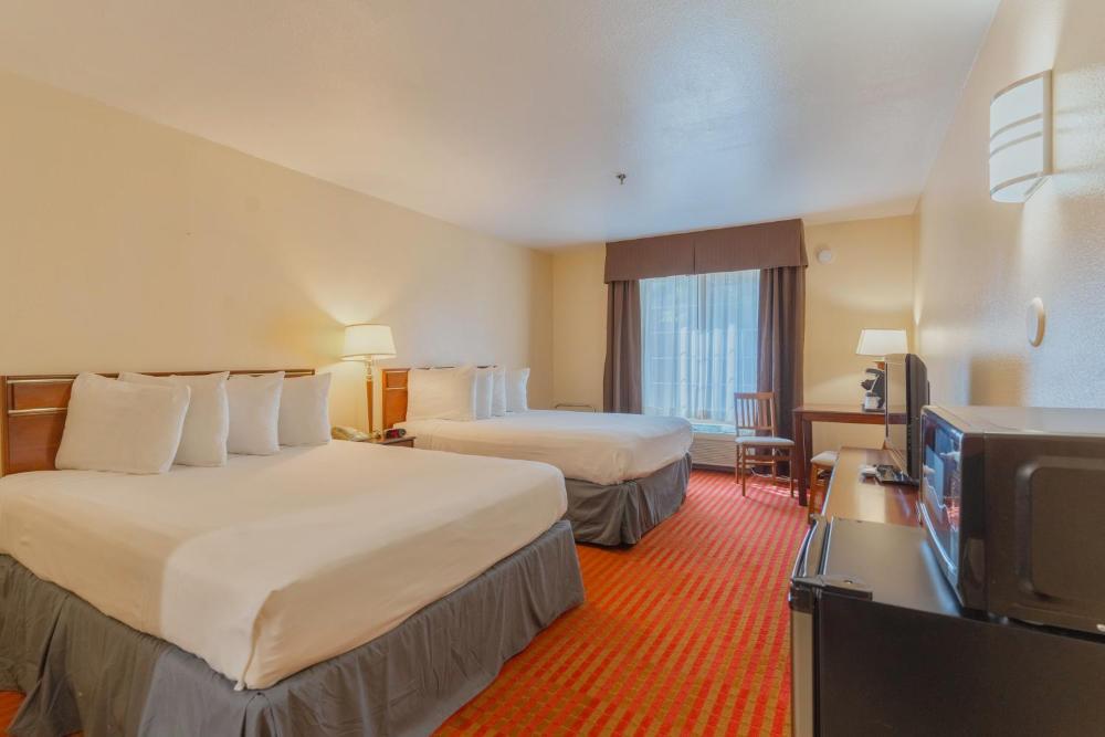 Queen Room with Two Queen Beds interior